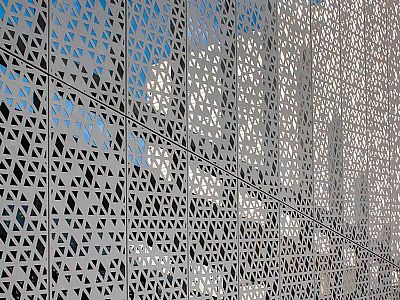 内蒙古金属幕墙网是广泛使用的冲孔网