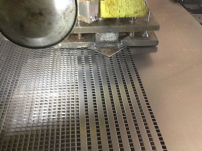 上海冲孔板的不锈钢冲孔网 无锡冲孔网厂家 铁板冲孔网批发
